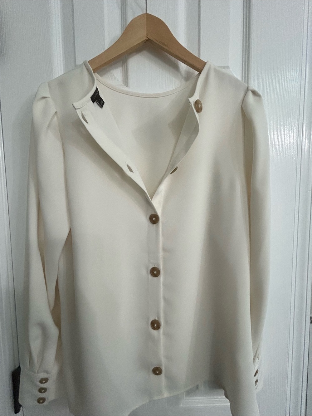 ANN TAYLOR
Cream Long-Sleeve Blouse - Classic Women's Top - Picture 4 of 11